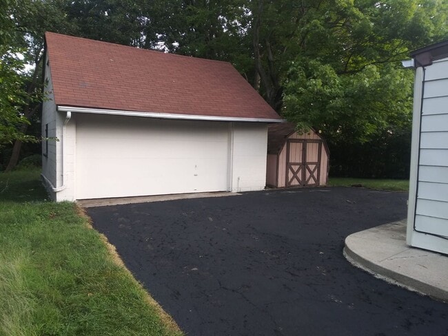 Building Photo - Adorable 3/1 house