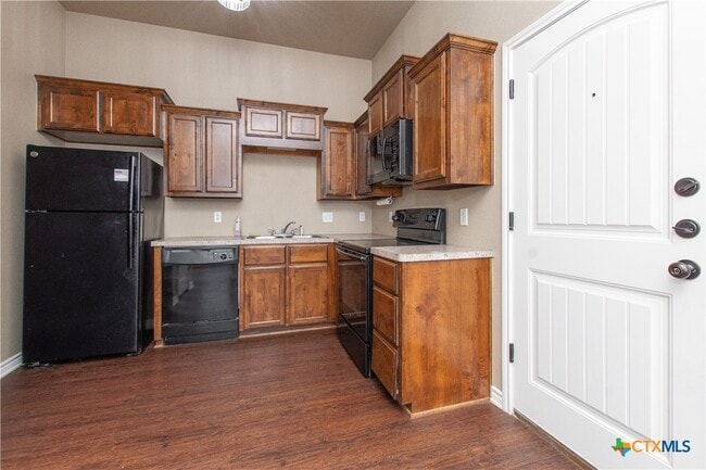 Building Photo - 502 Sladecek Dr