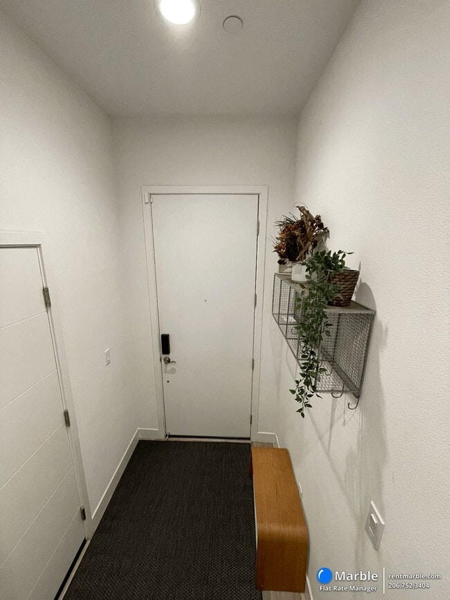 Building Photo - Modern 2-Bedroom, 2.5-Bath Townhome in Oakland