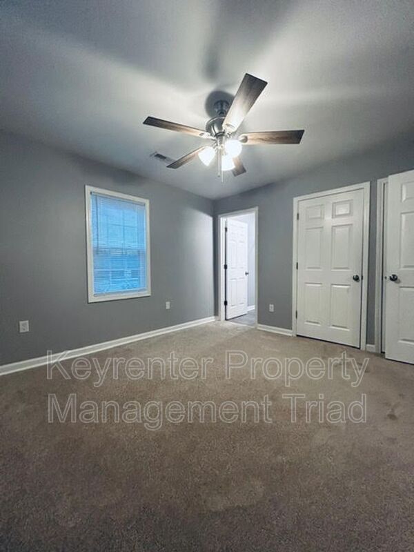 Building Photo - 1405 Leonard Ave