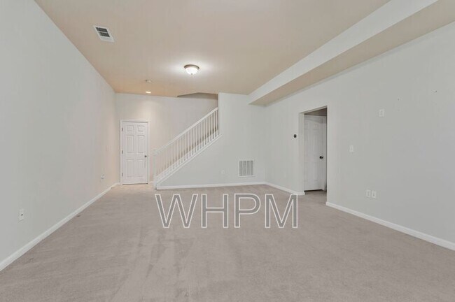 Building Photo - 427 Lazy Creek Ln
