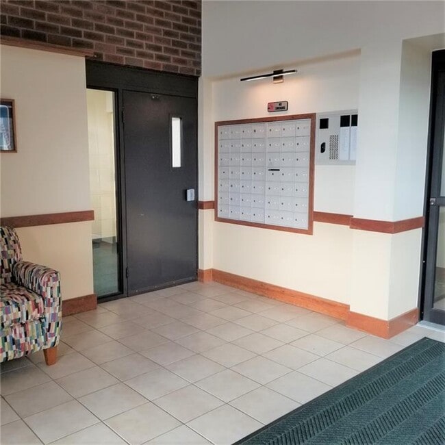 Building Photo - 20 America Way