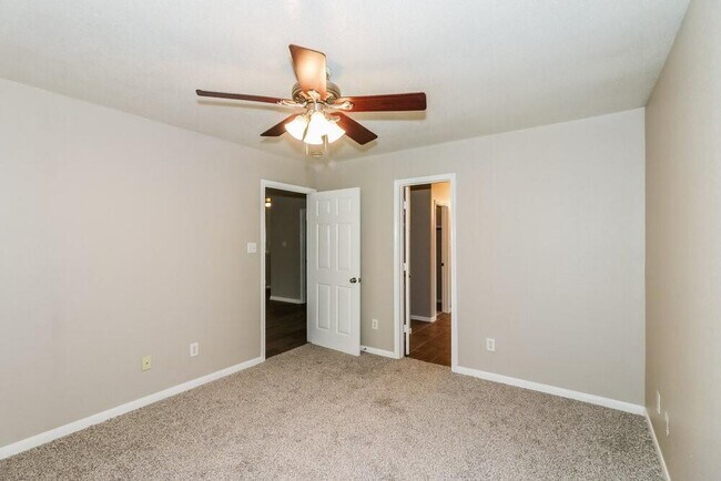 Building Photo - 29114 Red River Loop