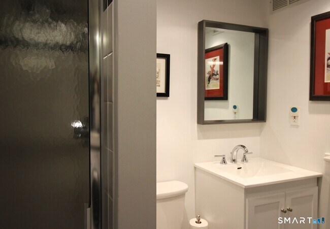 Building Photo - 147 Captains Dr