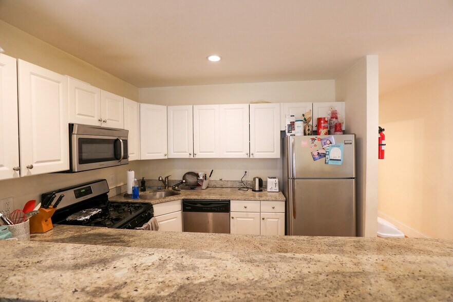 Building Photo - 66 Egmont St