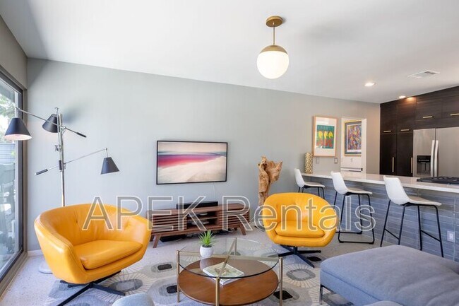 Building Photo - 2204 W Acacia Rd