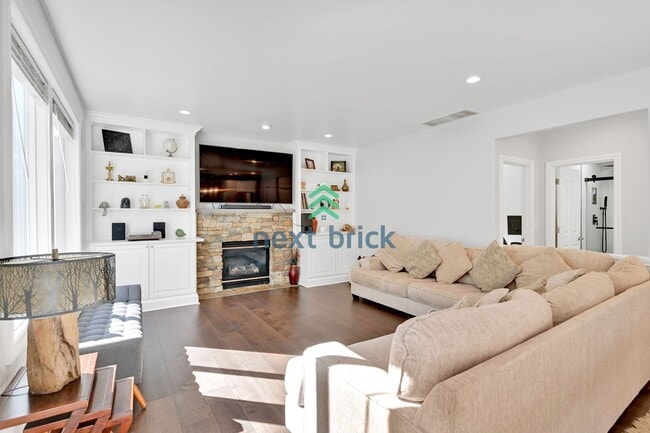 Building Photo - 4 BED & 3 BATH SINGLE FAMILY HOUSE FOR RENT