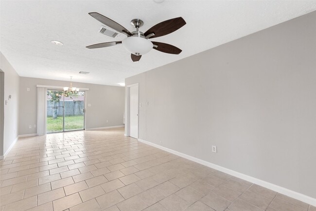 Building Photo - 743 Deercrest St