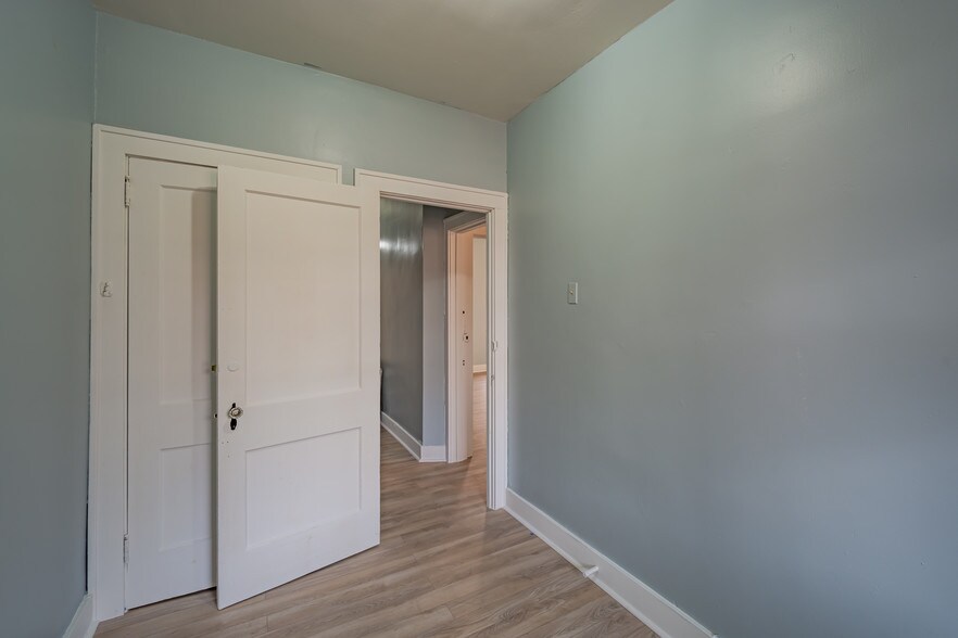 Building Photo - 2118 Bedford Ave