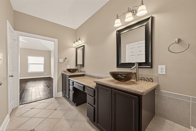 Building Photo - 5708 Petty St