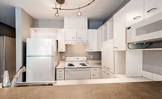 Building Photo - 2440 Western Ave