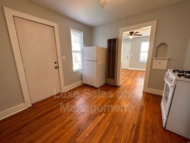 Building Photo - 503 N Baumann Ave