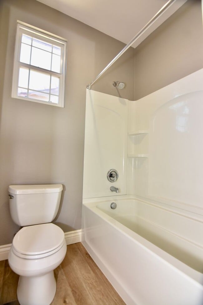 Building Photo - AVAILABLE NOW: 4 Bd/3Ba in Great Oak Schoo...