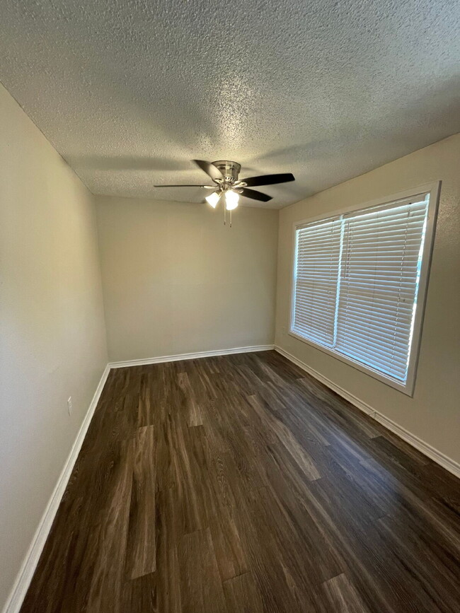 Building Photo - Stunning 3-Bed, 2-Bath Retreat in Lubbock ...
