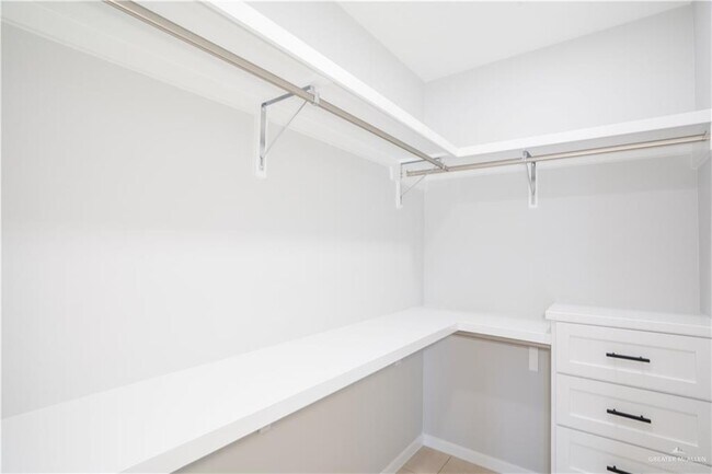 Building Photo - 309 Lilly Dr