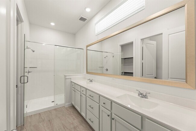 Building Photo - 3335 Verdant Ln