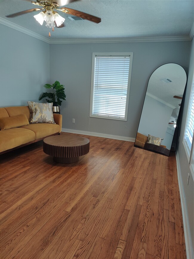 Building Photo - 919 Oak Meadows St