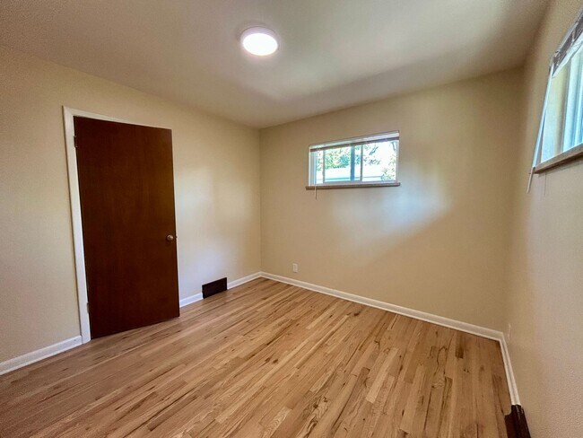 Building Photo - 740 38th St