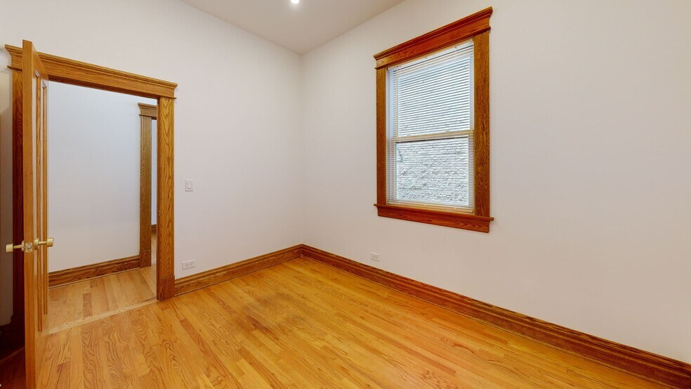 Building Photo - 3406 N Sheffield Ave