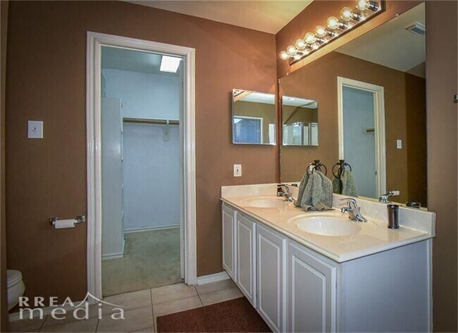 Building Photo - 2923 Loganberry Park Ln