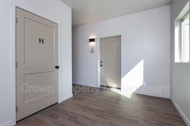 Building Photo - 202 Sawyer Ln