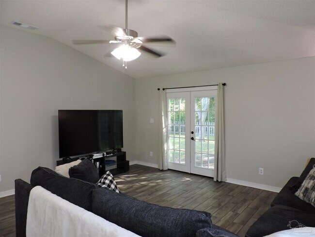 Building Photo - 2541 Gulf Breeze Ave