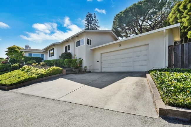 Building Photo - 2305 Tioga Dr