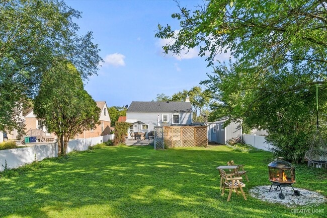 Building Photo - 235 W Hickory Rd