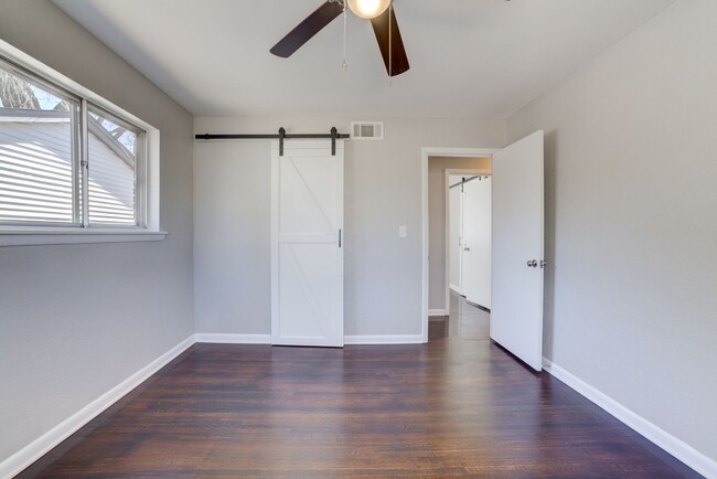 Building Photo - Gorgeous Midtown 3 Bedroom Remodel!