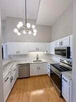 Building Photo - 27 Hillside Pl