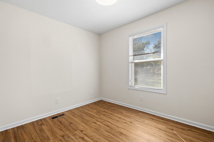 Building Photo - 306 Avenue B
