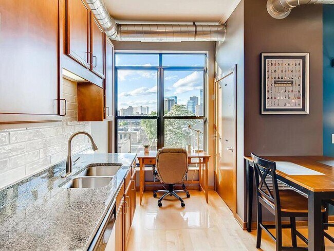 Primary Photo - 15 E Franklin Ave