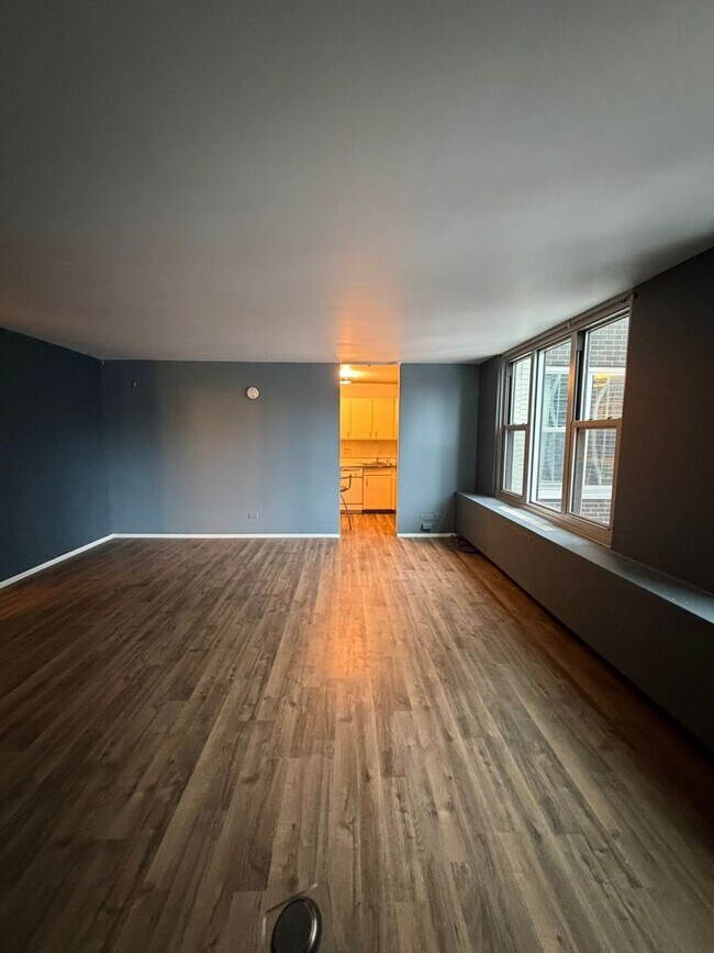 Building Photo - 400 E Randolph St