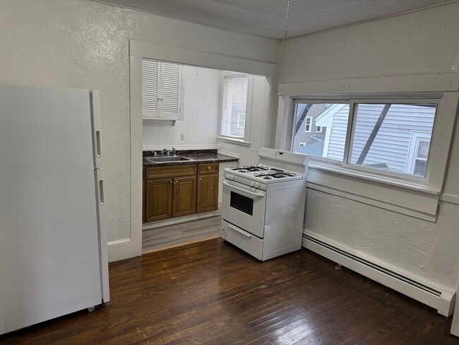 Building Photo - 286 S Main St