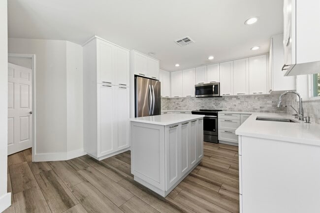 Building Photo - 10353 Milburn Ln