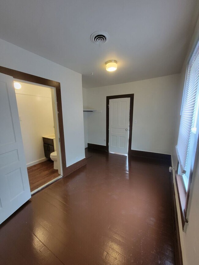 Building Photo - 324-324-324-322 5th Ave