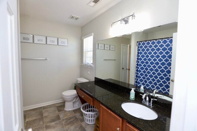 Building Photo - 3260 Matthews Dr