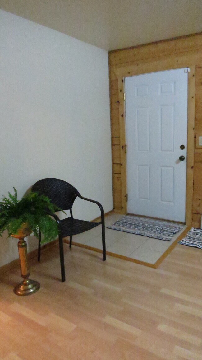 Building Photo - Lauesen Ave.