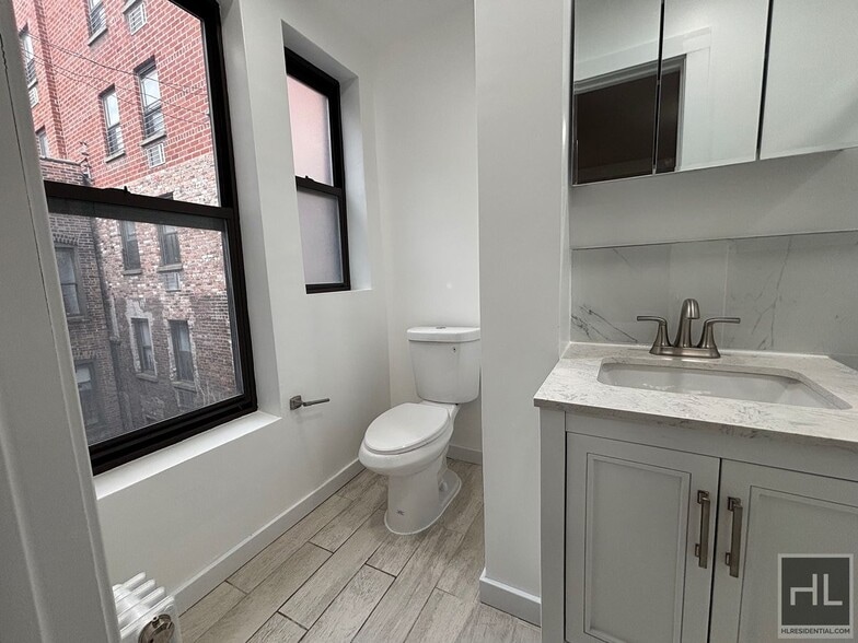 Building Photo - YORK AVENUE