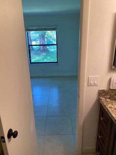 Building Photo - 21900 Lake Forest Cir