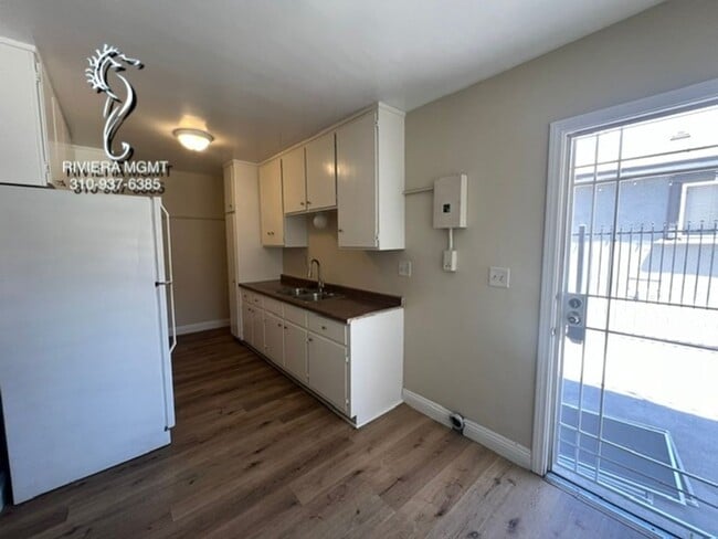 Building Photo - 514 S Grevillea Ave