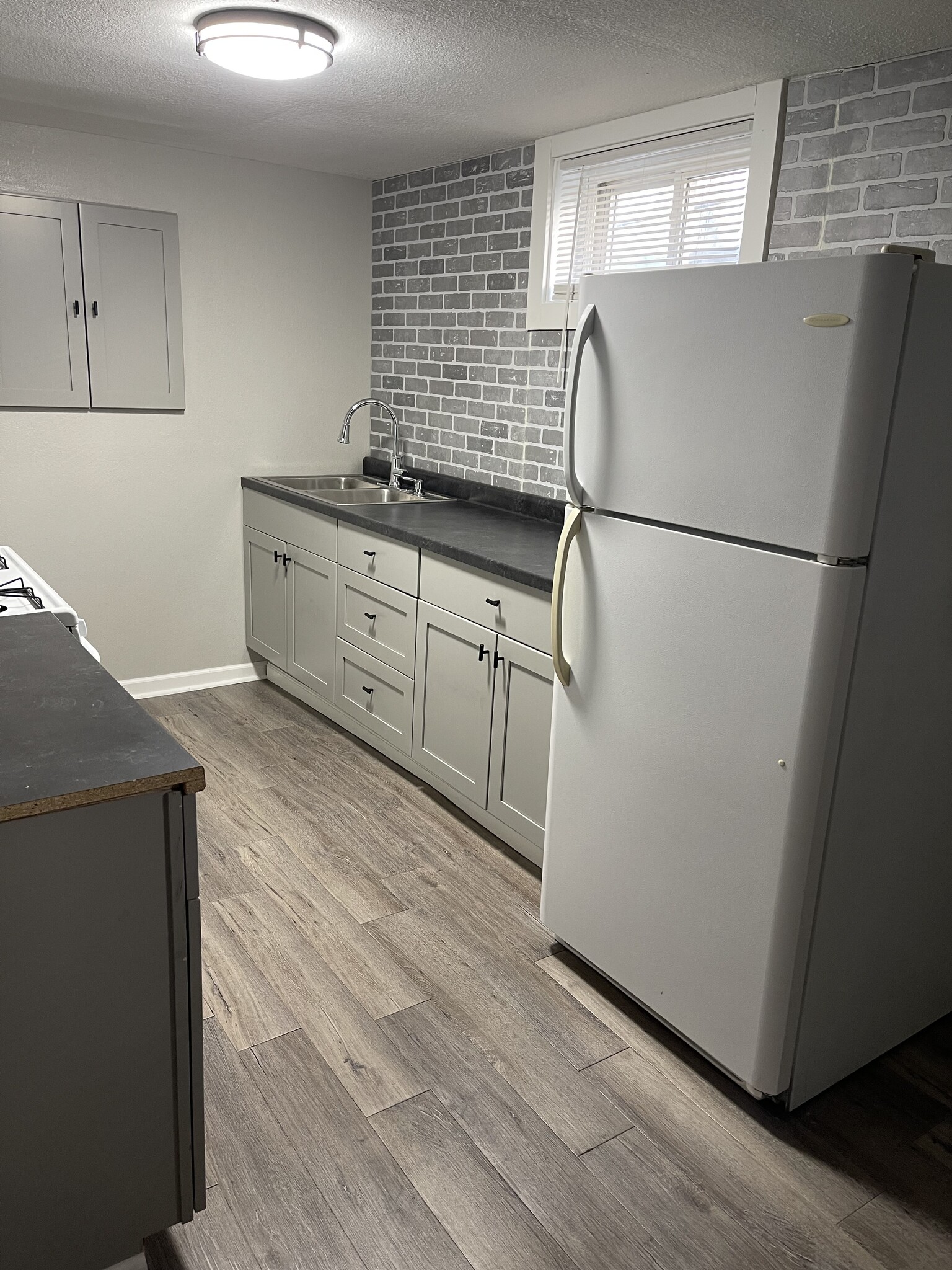 Kitchen - 332 W 5th St