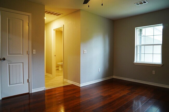 Building Photo - 3535 Rosedale St
