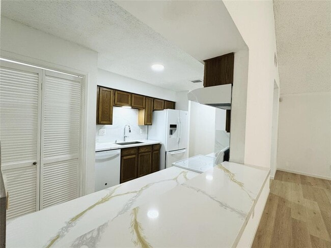 Building Photo - 2906 Shadow Trail Dr