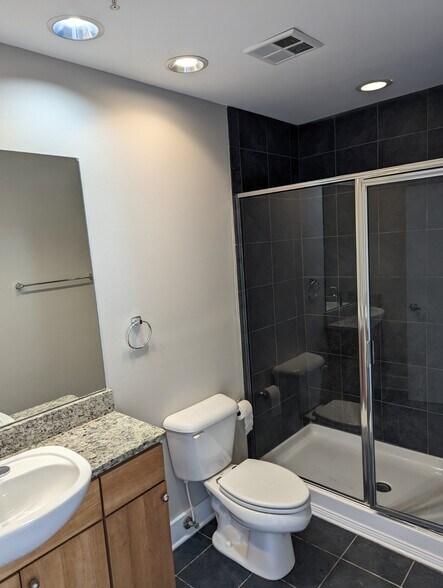 Bathroom - 535 S Upper St