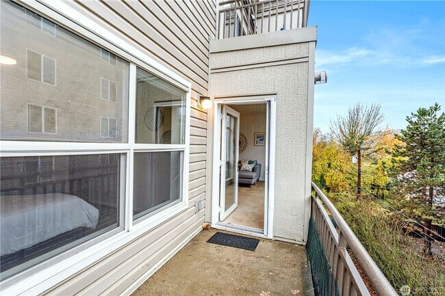 Building Photo - 3221 SW Avalon Way
