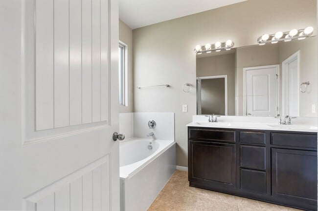 Building Photo - 2131 Beacon Park Ct