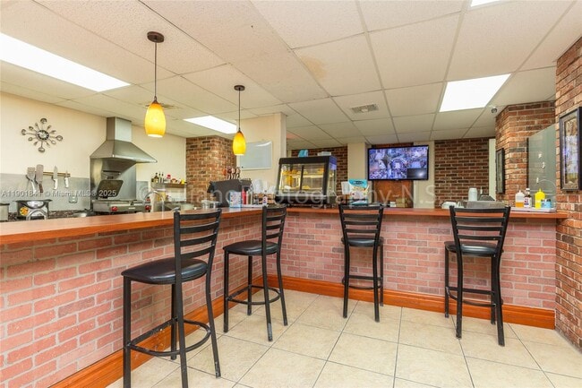 Building Photo - 6039 Collins Ave