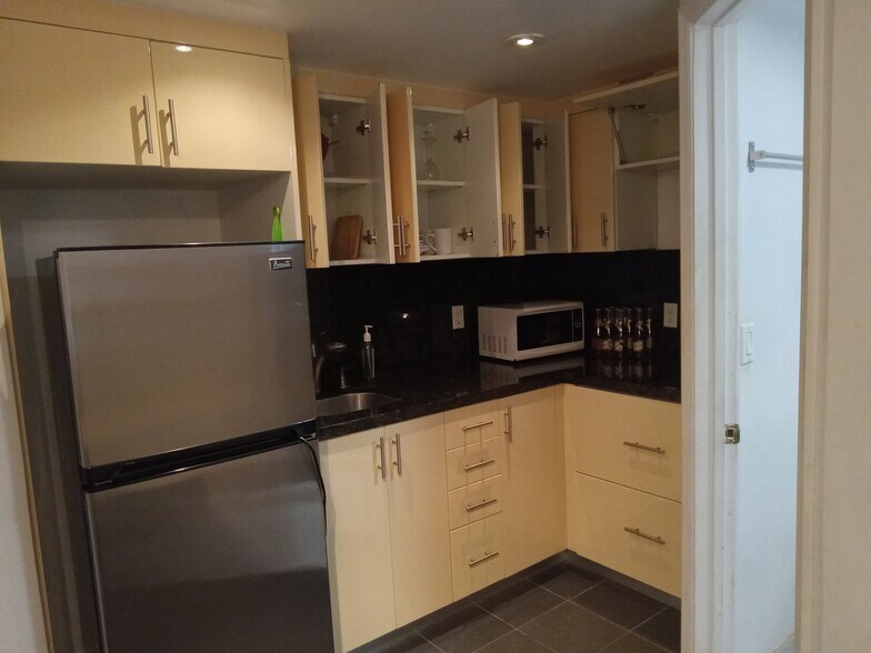 Building Photo - 1001 NE 88th St