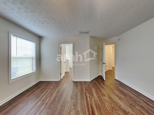 Building Photo - 643 Bartow Dr